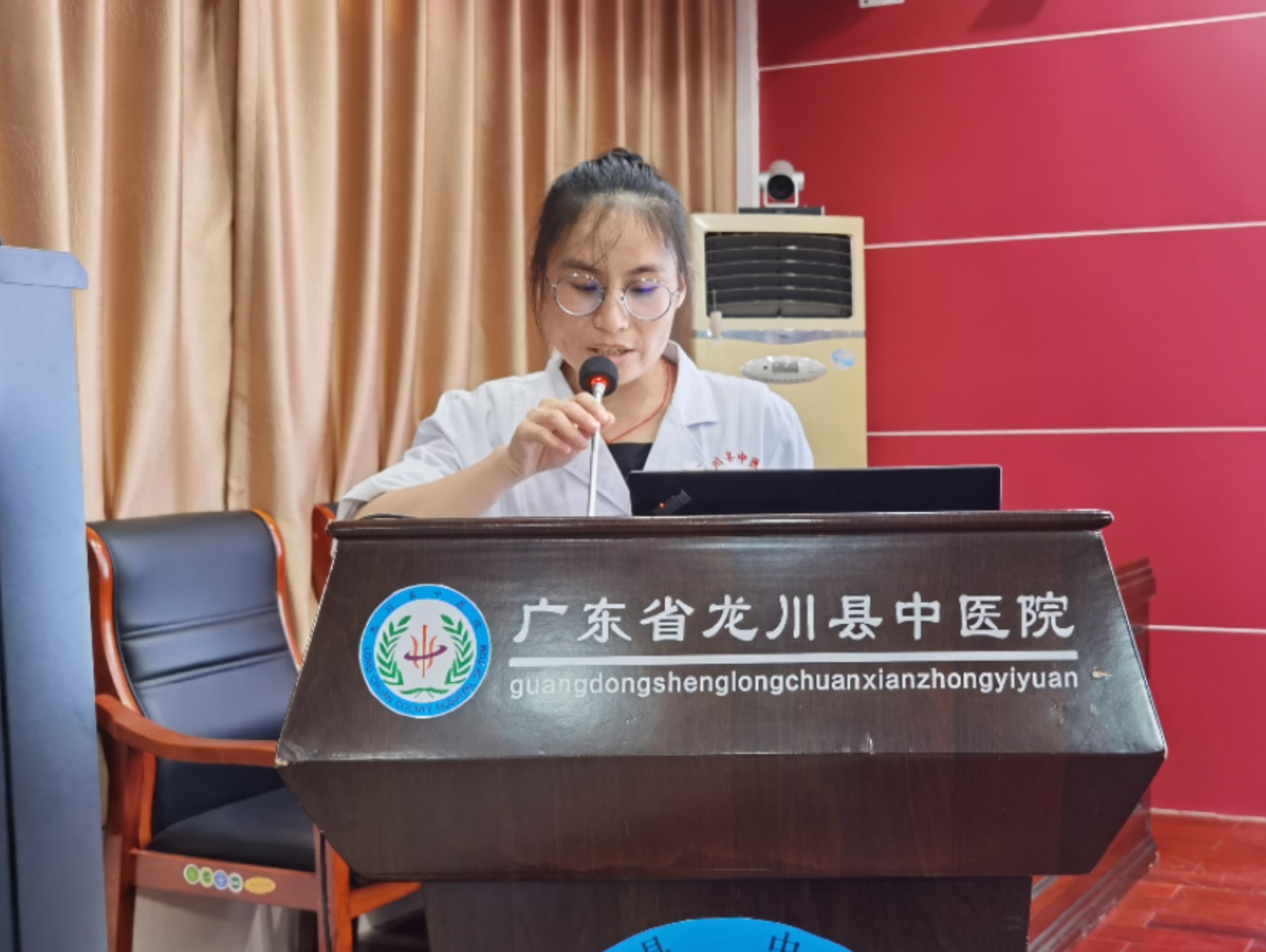 1661312068568998.jpg 抗疫医师代表发言1.jpg